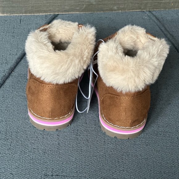 ‼️SOLD‼️NWT✅ The Children’s Place toddler boots 🥾💕 - Picture 3 of 4